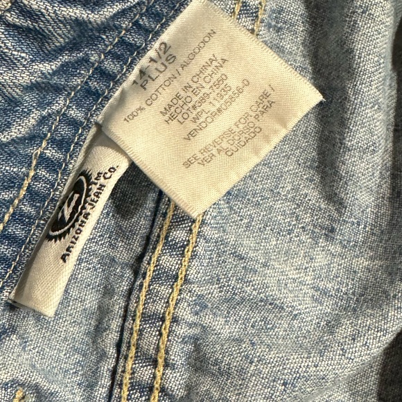 Arizona Jean shorts. Size 14 1/2. - Picture 2 of 3